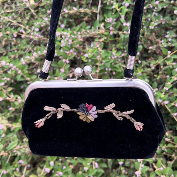 Handbags - Elegant Black Velvet Floral Clutch